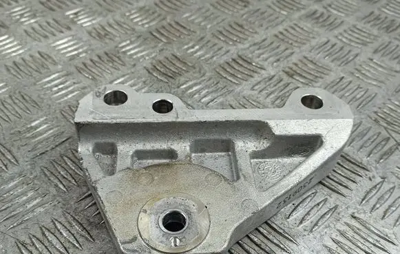 KIA Sorento IV Engine mounting bracket