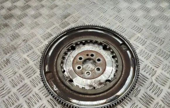 Volkswagen Golf VII Flywheel 04C105266F