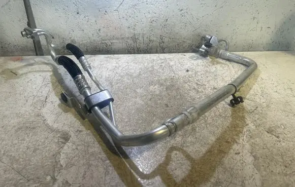 Jeep Grand Cherokee WL Air conditioning (A/C) pipe/hose 68381205AD
