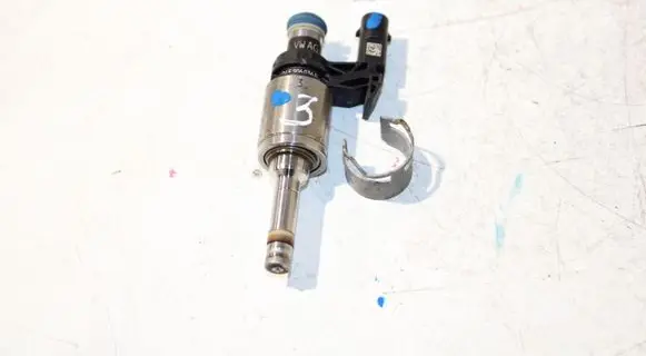 Volkswagen Golf VII Fuel injector 04E906036E 0261500132
