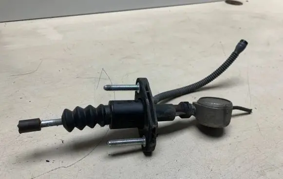 Opel Zafira B Clutch slave cylinder 000JJ