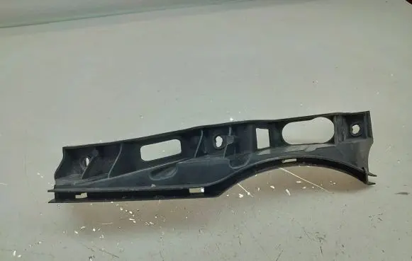 Volkswagen PASSAT B6 Headlight/headlamp mounting bracket 3C0807890A