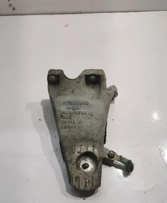 BMW 5 E60 E61 Engine mounting bracket 6770634