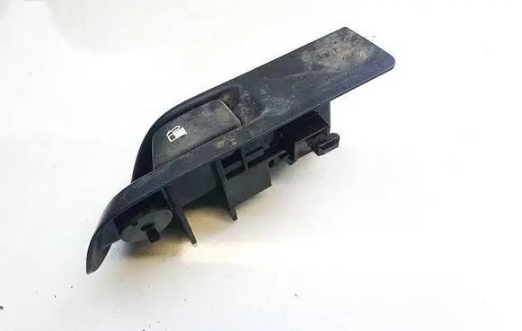 Toyota Verso Fuel tank opening switch
