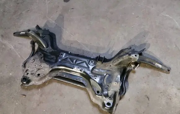 Peugeot 3008 I Front subframe
