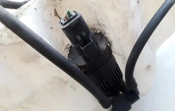 Renault Clio II Windscreen/windshield washer pump