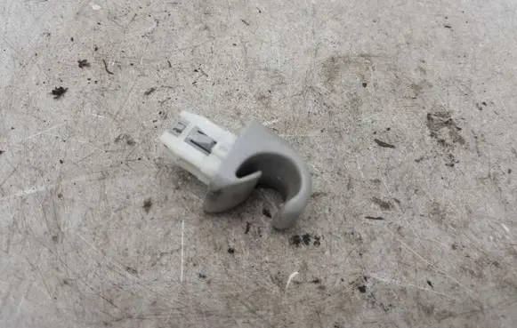 Toyota Avensis Verso Sun visor clip/hook/bracket NOCODE