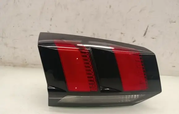 Peugeot 5008 II Tailgate light lenses 9811027880
