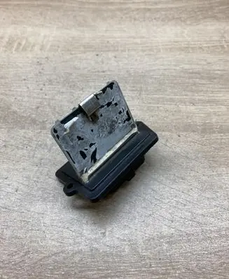 Mazda 626 Heater blower motor/fan resistor HM636040B