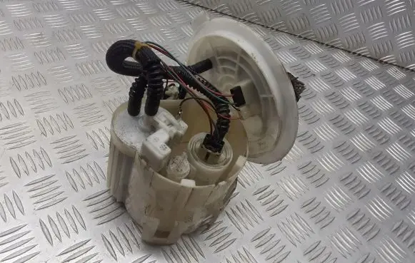 Opel Zafira B Mechanical fuel pump 13129982