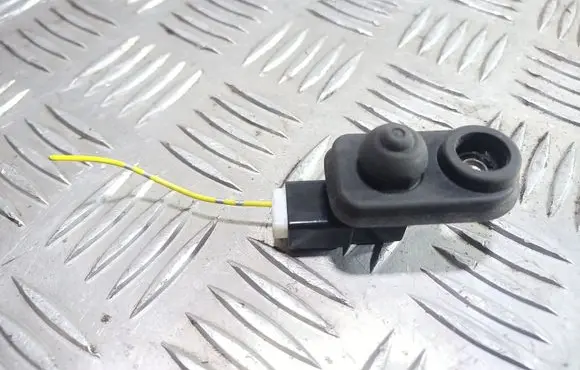 Mitsubishi Lancer VIII Front door sensor 
