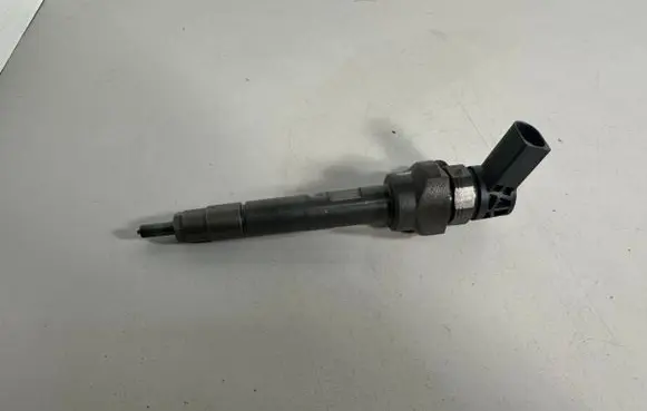 BMW 5 F10 F11 Fuel injector 0445110617