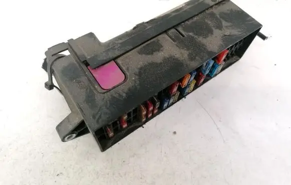 Volkswagen Touran I Fuse box set 1T1970043 1T1870075