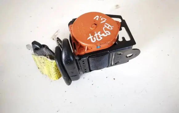 Middle seatbelt (rear)