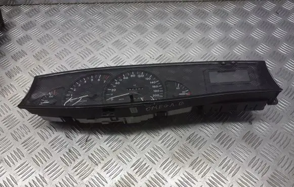 Opel Omega B2 Tachometer 90564481