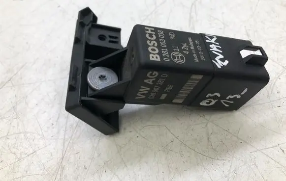 Audi Q3 8U Glow plug pre-heat relay 0281003038 038907281D