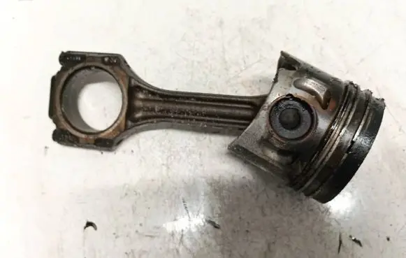 Volkswagen PASSAT B5 Piston with connecting rod 028h