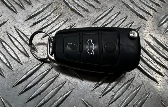 Audi A6 S6 C6 4F Ignition key/card 4F0837220R 03314010105