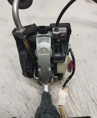 BMW X3 E83 Gear shifter/selector 036112301