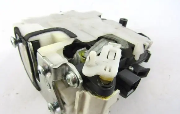 Mitsubishi Lancer X Rear door lock