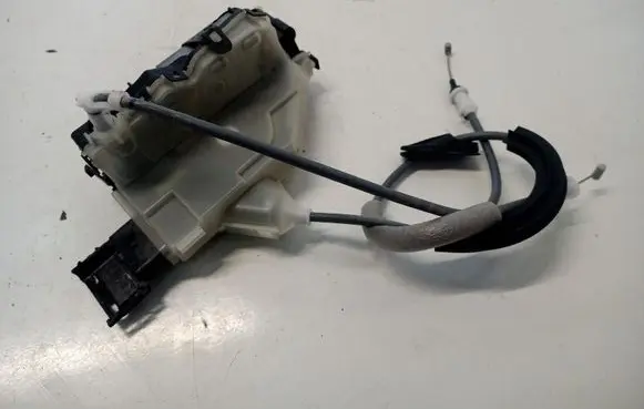 Citroen C5 Aircross Front door lock PSA445088