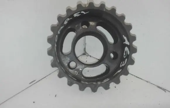 Volkswagen PASSAT B6 Fuel pump gear (pulley) 03L130111B