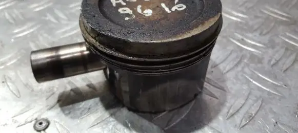 Audi A4 S4 B5 8D Piston 