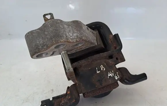 Toyota Avensis T270 Engine mount bracket 123050R020 1231526020