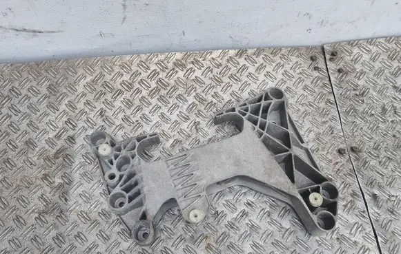 BMW 7 G11 G12 Engine mount bracket 22326863777 6863777 6796017