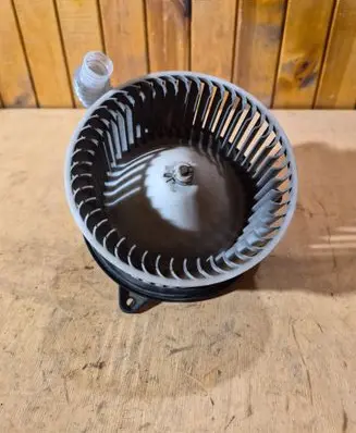 Mazda 323 Heater fan/blower BJ0EA03