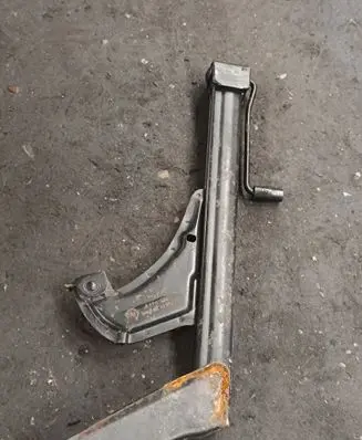 BMW 7 E32 Lift Jack 1128771