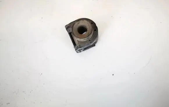 Radiator mount bracket