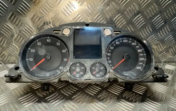 Volkswagen PASSAT B6 Speedometer (instrument cluster) 3C0920852Q