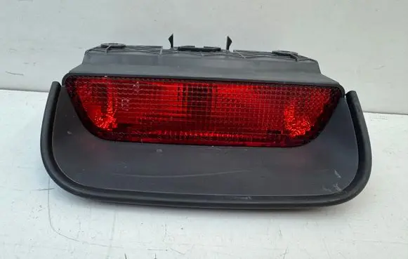 Honda CR-V Third/center stoplight P6939