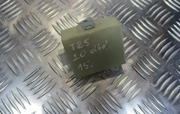 Toyota Avensis T250 Central locking relay 89741-05070