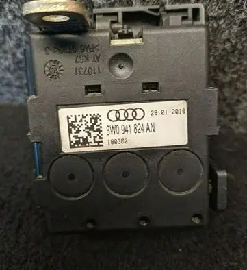 Audi A4 S4 B8 8K Voltage converter/converter module 8W0941824AN