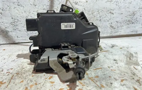 Audi A6 S6 C5 4B Rear door lock 4B0839015G