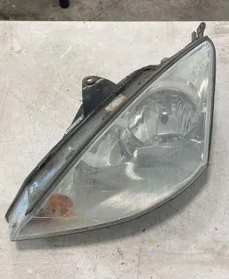 Ford Focus Headlight/headlamp 2M5113W030
