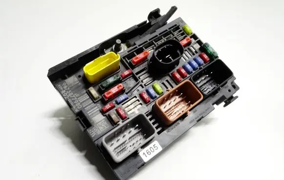 Peugeot 407 Fuse box set 9675877980