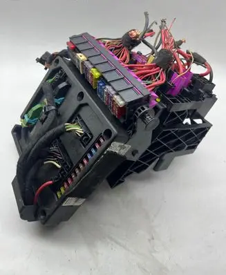 Ford Galaxy Fuse module S110730300G 962258M 04796