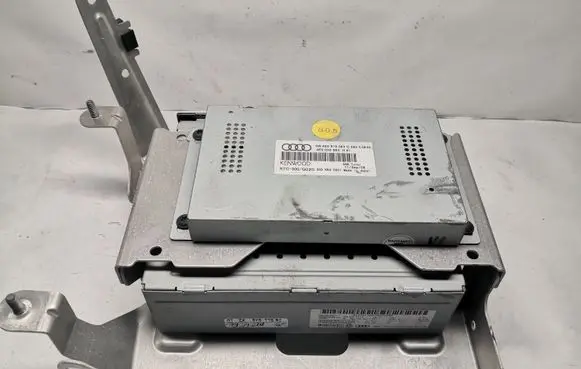 Audi A8 S8 D3 4E Radio/CD/DVD/GPS head unit 4E0910563C