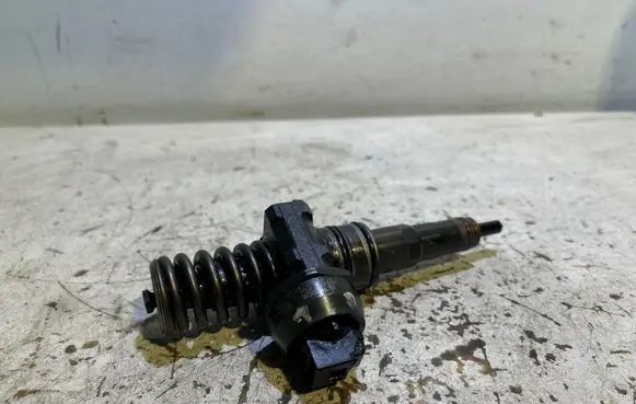 Volkswagen Caddy Fuel injector 038130073BN