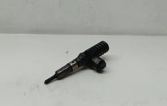 Audi A4 S4 B6 8E 8H Fuel injector 03G130073G