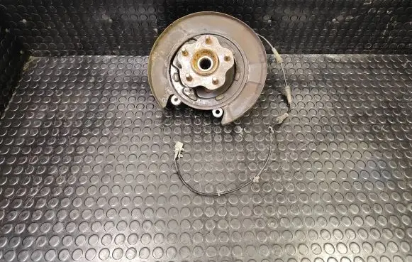 Nissan Murano Z51 Rear wheel hub spindle/knuckle 
