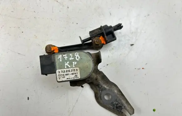 Audi Q7 4L Headlight/headlamp level sensor 7L0616213D