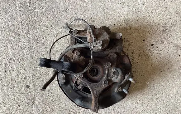 Toyota RAV 4 (XA30) Front wheel hub