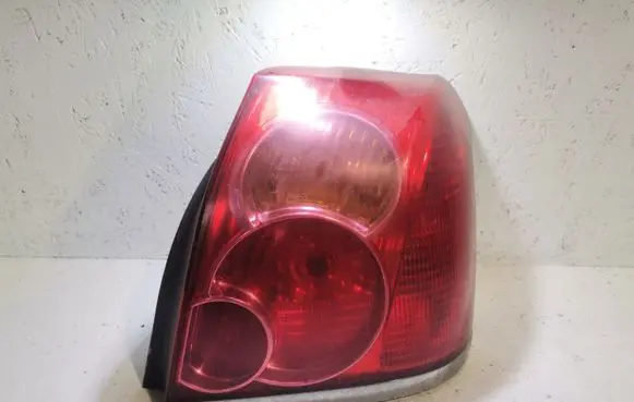 Toyota Avensis T220 Rear/tail lights