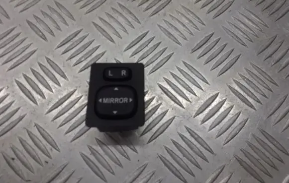 Toyota Auris 150 Wing mirror switch 183574