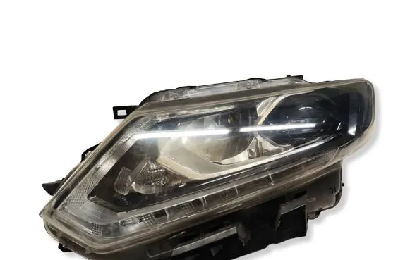 Nissan X-Trail T32 Headlight/headlamp 