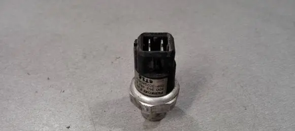 Volkswagen PASSAT B5.5 Air conditioning (A/C) pressure sensor 8D0959482B 3020ADG2 6186